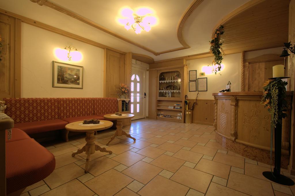Residence Montebel Tesero Buitenkant foto